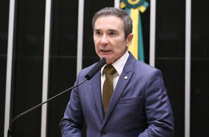Comissão aprova proposta que cria política de integração de tecnologia na educação básica