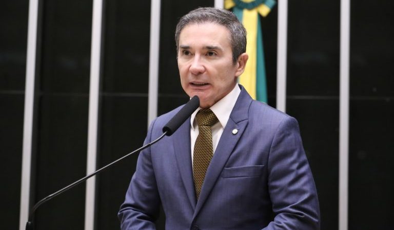 Comissão aprova proposta que cria política de integração de tecnologia na educação básica