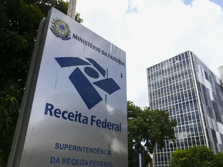 Receita paga nesta terça maior lote de restituição do IR da história