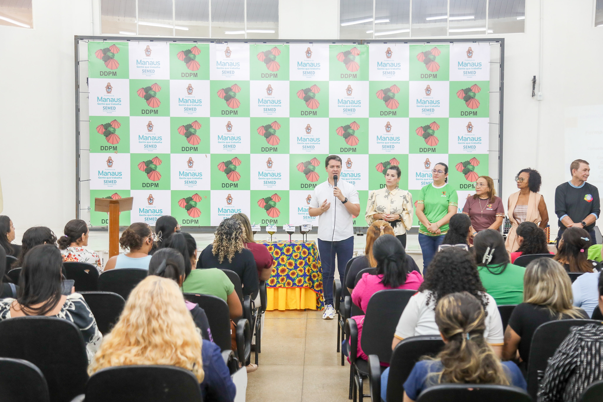 refeitura de Manaus amplia atendimento inclusivo com integração de 155 apoios escolares