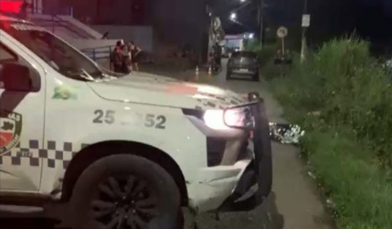 Mulher morre atropelada em Manaus e pedestres espancam motorista