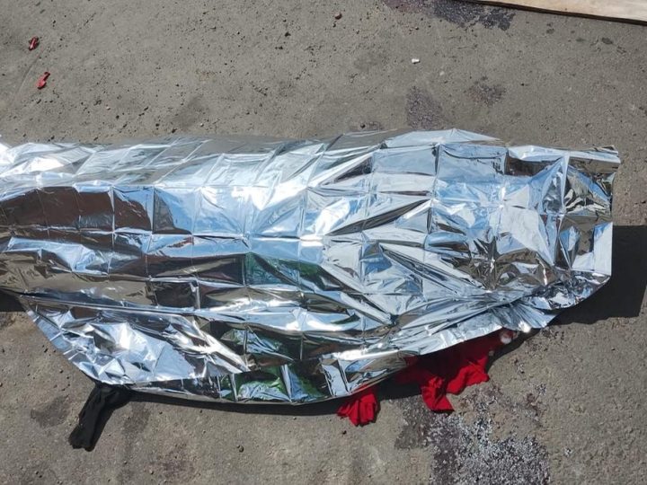 Um motociclista identificado como Valtencir Paes Mendes, de 47 anos, morreu no último domingo (14) após perder o controle da motocicleta que conduzia e colidir contra um poste de iluminação pública na Avenida União, bairro Lago Azul, localizado na Zona Norte de Manaus.  De acordo com informações preliminares, a vítima pilotava uma motocicleta Honda Fan 150, de placa PHE-D404, quando teria atingido um buraco na via. Com o impacto, Valtencir perdeu o controle do veículo e bateu contra um poste às margens da avenida.