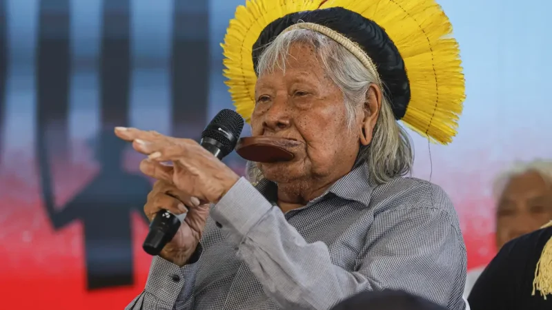 Cacique Raoni volta a ser internado em estado grave no Mato Grosso