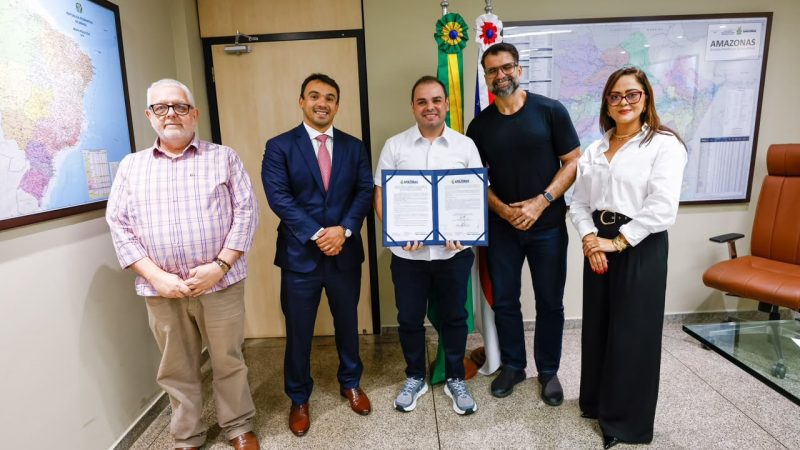 Governador Roberto Cidade assina resultado final do primeiro concurso público da história da Sema Amazonas