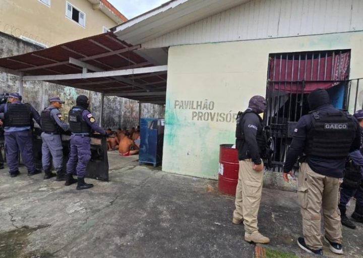 Operação em Parintins apreende 19 celulares, drogas e armas em presídio