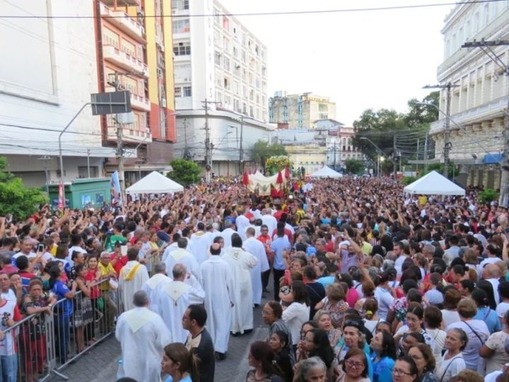 Trecho da avenida Eduardo Ribeiro é interditado para celebração de Corpus Christi
