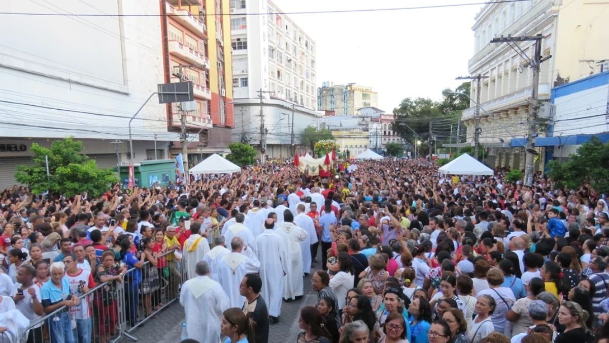 Trecho da avenida Eduardo Ribeiro é interditado para celebração de Corpus Christi