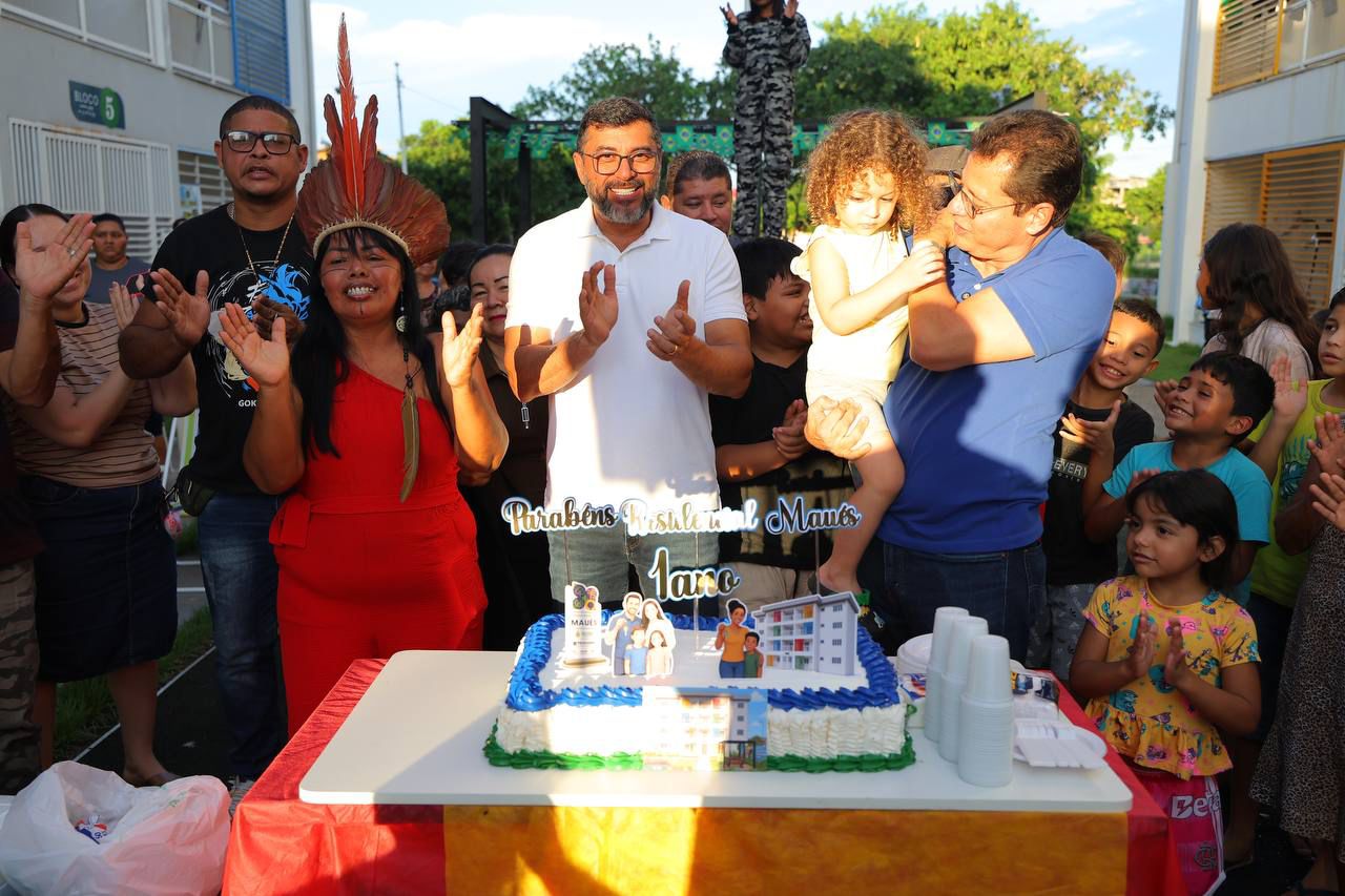 Wilson Lima destaca transformação na vida de famílias ao retornar ao Residencial Maués após um ano da entrega