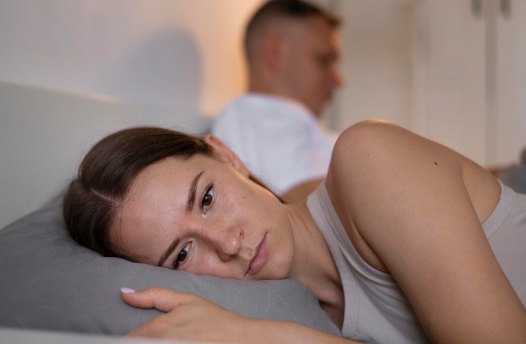 *Baixa libido feminina pode ter relação com hormônios; saiba quando investigar*