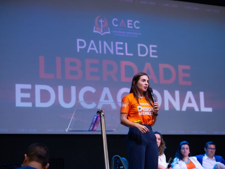 *Débora Menezes participa do Congresso Amazônico de Educação Cristã e reafirma defesa da autonomia das famílias na formação dos filhos*