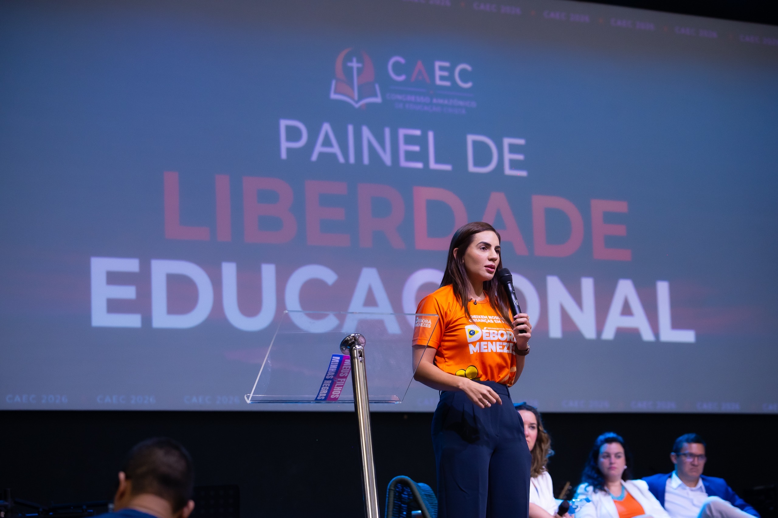 *Débora Menezes participa do Congresso Amazônico de Educação Cristã e reafirma defesa da autonomia das famílias na formação dos filhos*