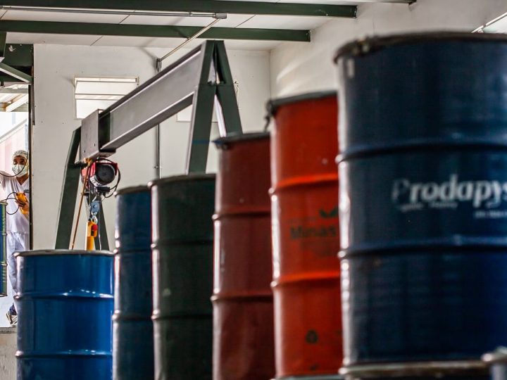 Indústria brasileira recua 0,2% em maio; primeira queda desde 2025