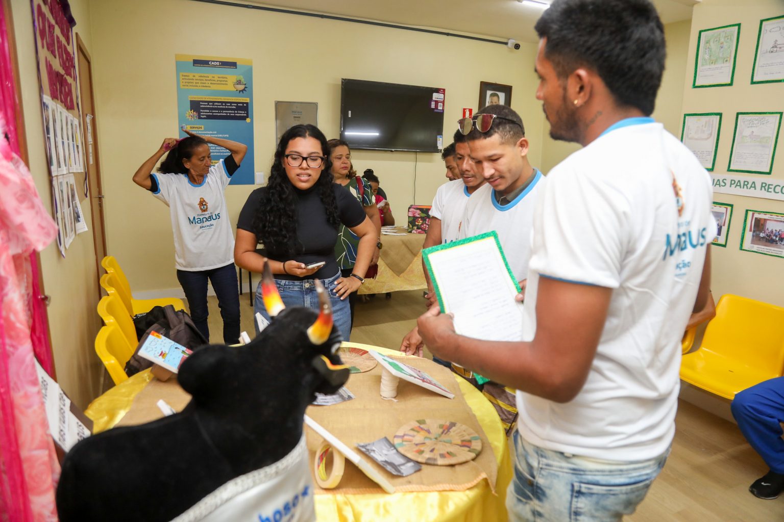 Prefeitura de Manaus fortalece leitura e escrita na EJA com projeto interdisciplinar