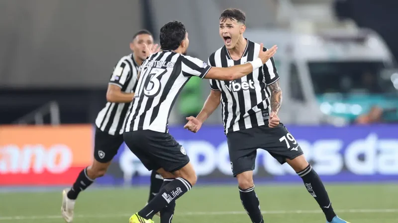 Com gol no último lance, Botafogo bate Santos na volta do Brasileirão