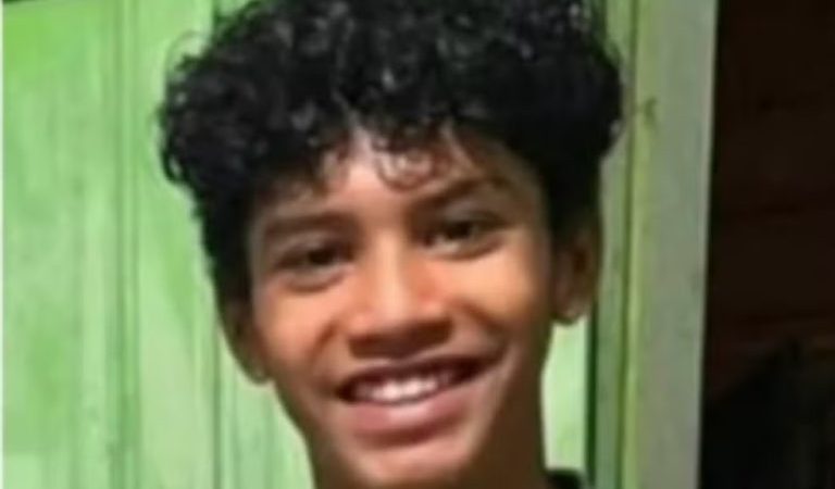 Adolescente desaparece após ser empurrado em rio durante atividade escolar em Barreirinha