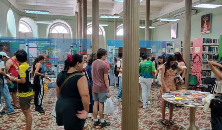 Biblioteca Pública do Amazonas promove troca de livros e gibis