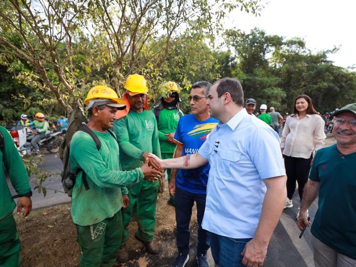 Governador Roberto Cidade fiscaliza obras de pavimentação em Manicoré