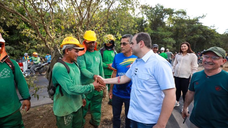 Governador Roberto Cidade fiscaliza obras de pavimentação em Manicoré