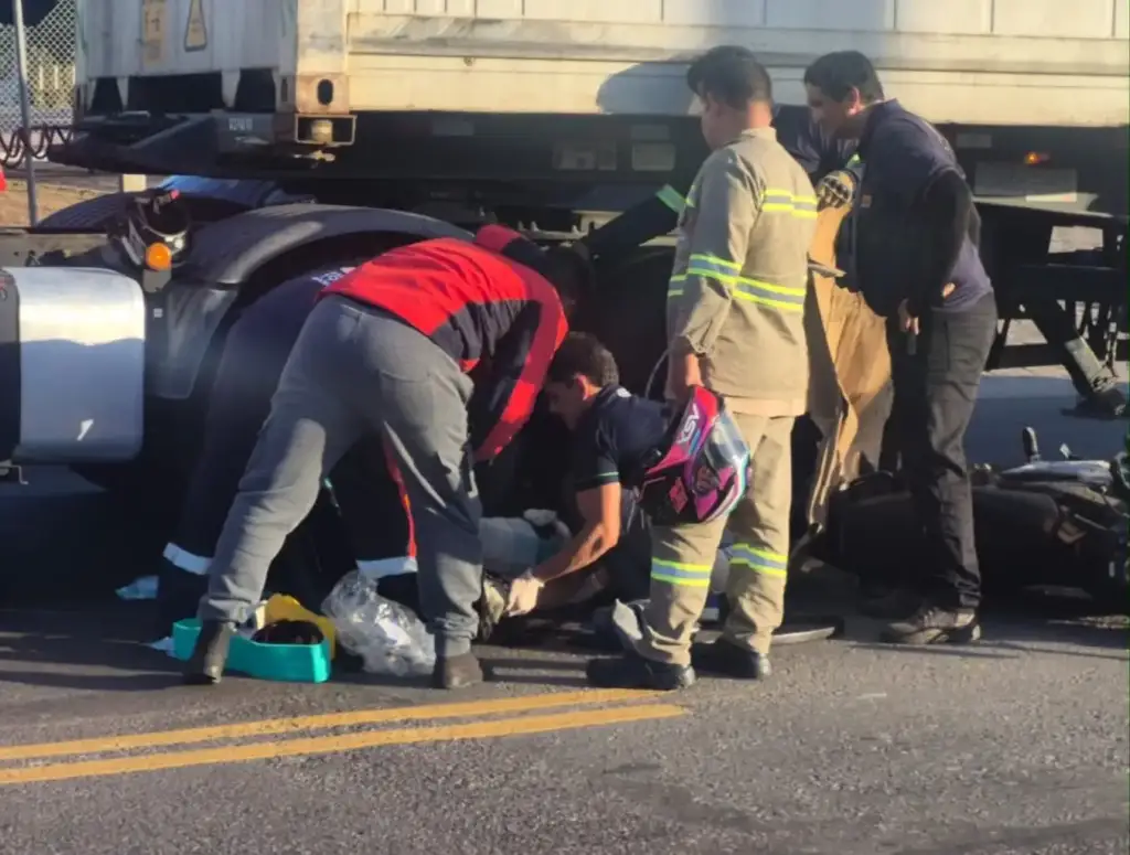 Motociclista fica gravemente ferido após acidente com carreta no Distrito Industrial em Manaus