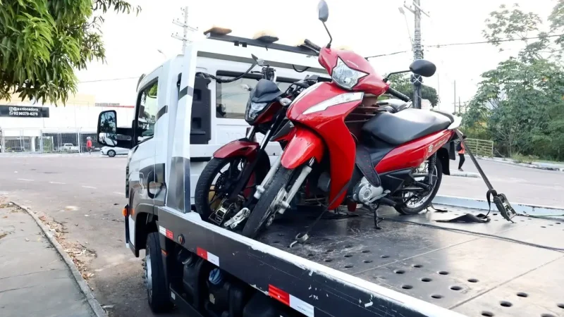Operação Mobilidade Segura aborda mais de 100 veículos e apreende motocicletas em Manaus