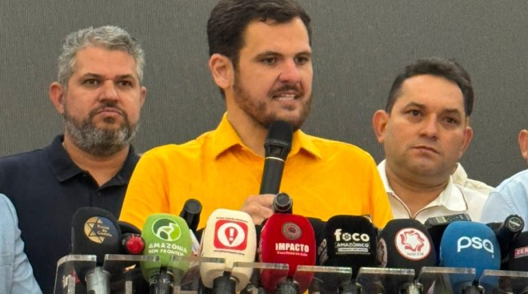Prefeito Renato Júnior anuncia primeira parcela do 13º salário para servidores em Manaus