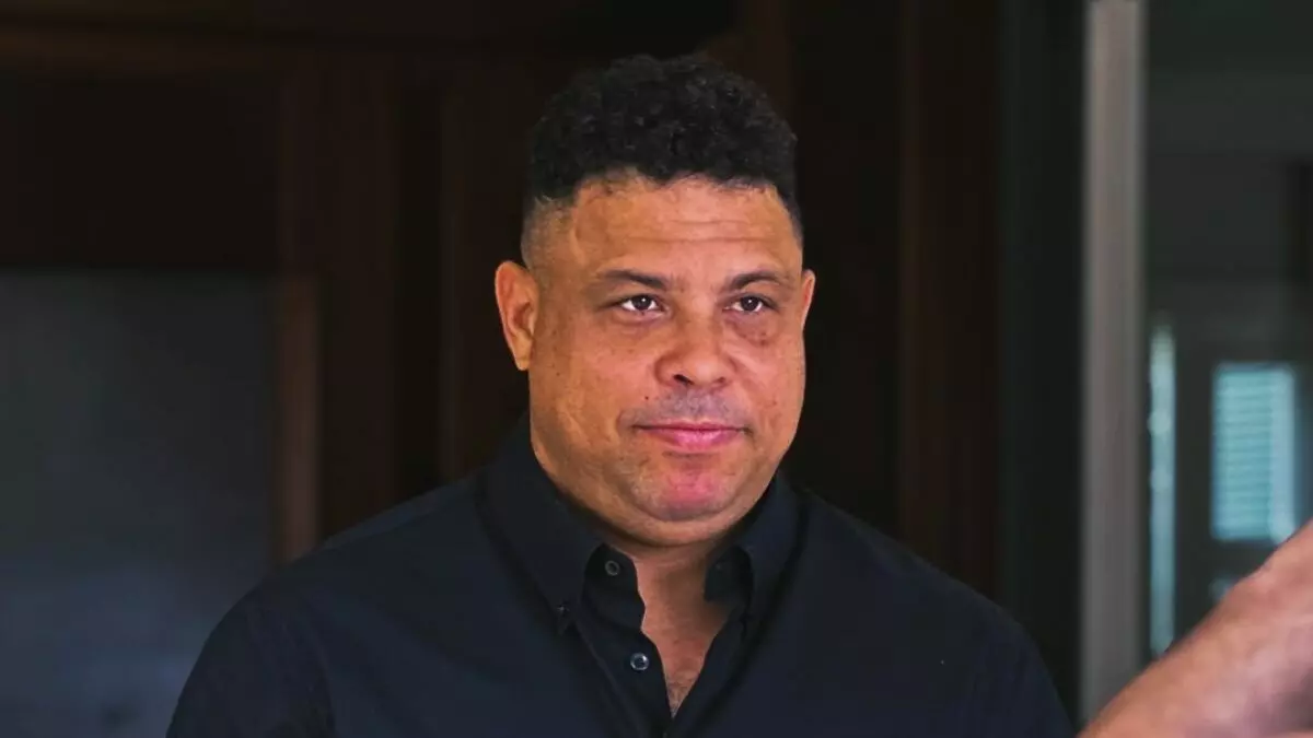 Ronaldo Fenômeno reúne pais, esposa, quatro filhos e futura nora em raro registro de família