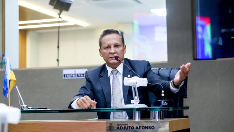 Deputados elegem Adjuto Afonso para comandar a Aleam até 2027