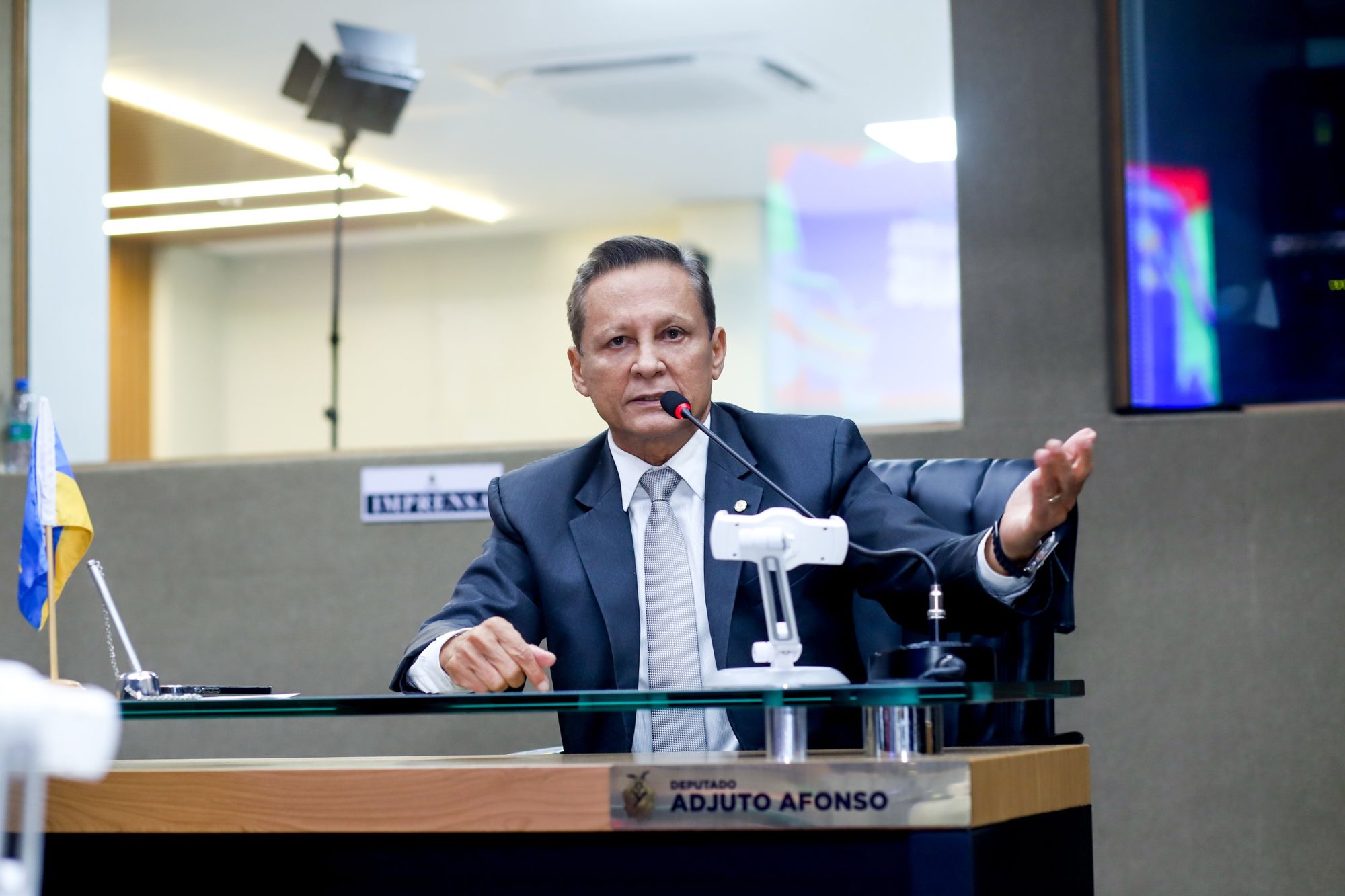Deputados elegem Adjuto Afonso para comandar a Aleam até 2027