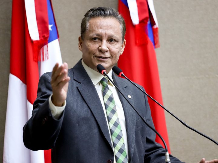 Após apoio nas redes sociais, Adjuto Afonso deve permanecer na presidência da Aleam