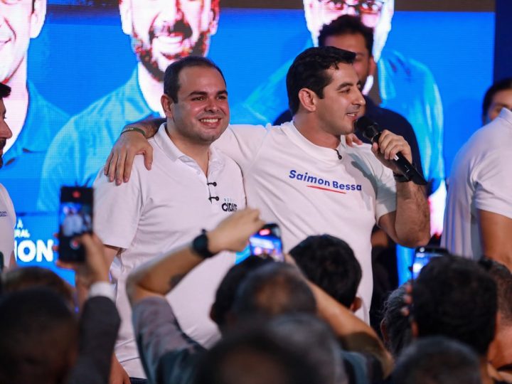 Roberto Cidade defende renovação política em evento de lançamento das pré-candidaturas de Carlinhos e Saimon Bessa