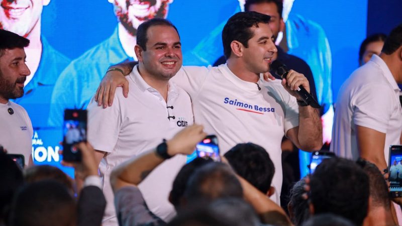 Roberto Cidade defende renovação política em evento de lançamento das pré-candidaturas de Carlinhos e Saimon Bessa