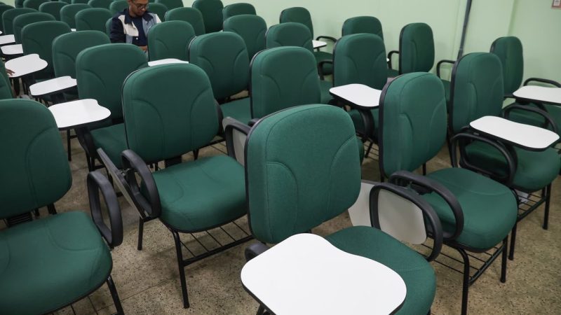 Mayra Dias entrega equipamentos a laboratório da UEA e fortalece ações de pesquisa e preservação cultural em Parintins