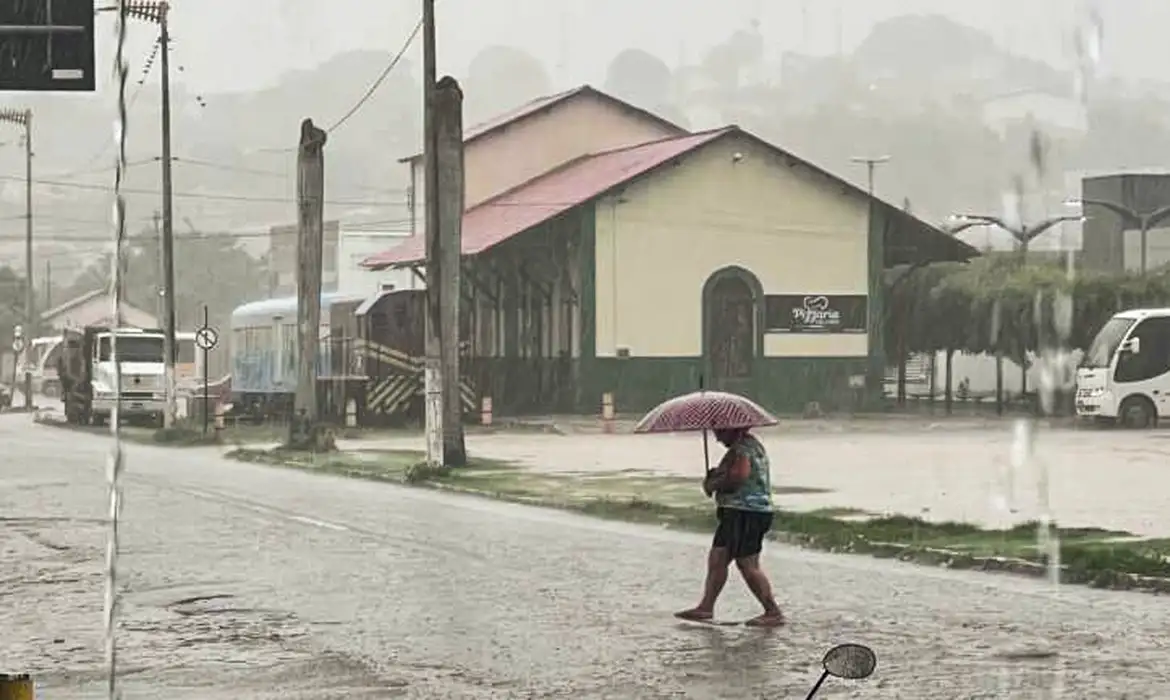 Inmet alerta para chuva intensa em cidades do Nordeste e do Norte