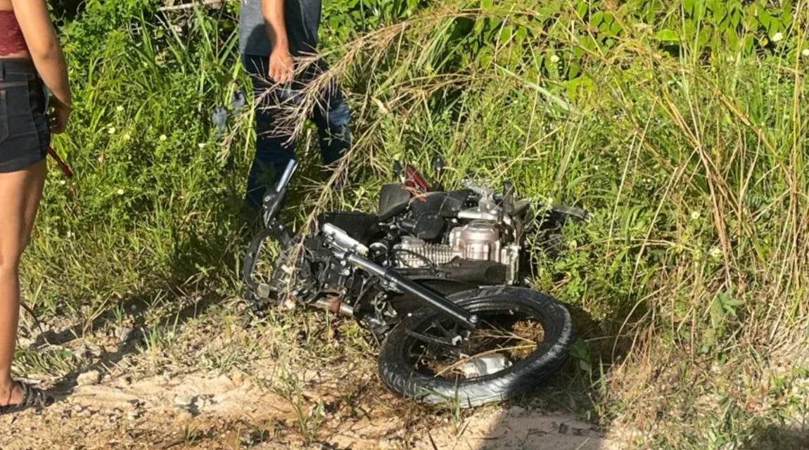 Colisão de trânsito deixa homem morto e outro gravemente ferido na AM-010