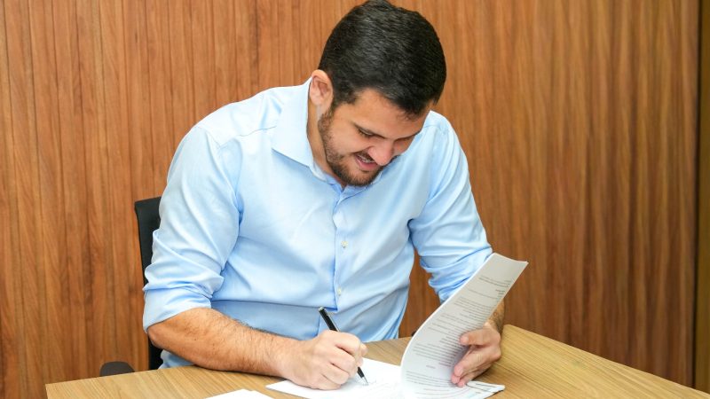 Prefeito Renato Junior anuncia concurso para auditor fiscal da Semef com salário inicial de R$ 27 mil