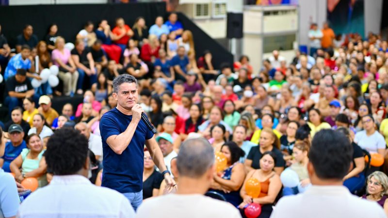 David Almeida reúne profissionais da educação para discutir propostas para o Amazonas