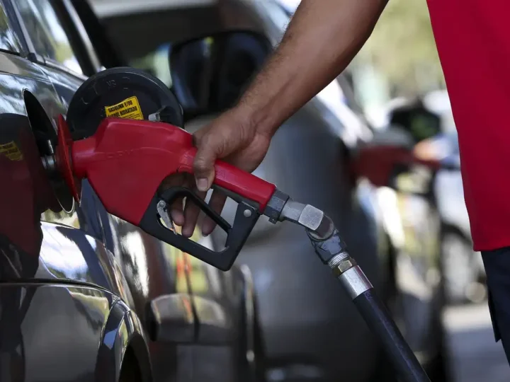 Governo adia reunião que pode aumentar etanol na gasolina para 32%