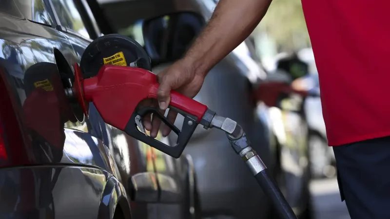 Governo adia reunião que pode aumentar etanol na gasolina para 32%