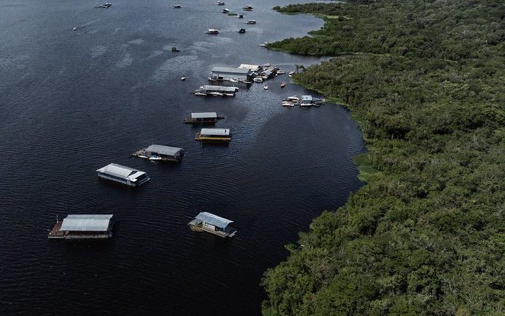 Justiça mantém suspensa remoção de flutuantes no Tarumã-Açu