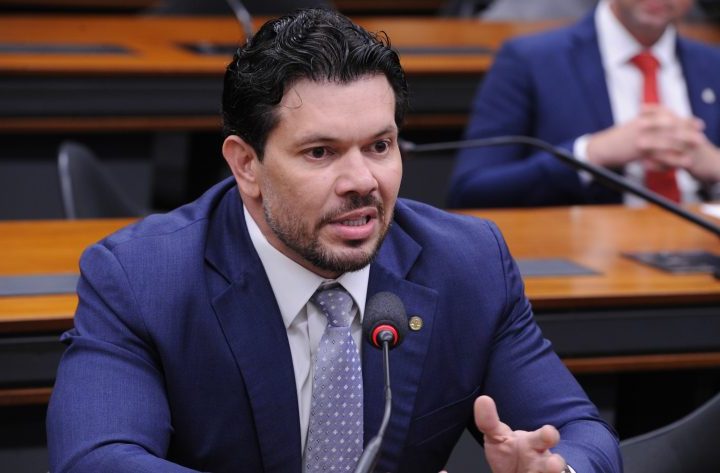 PEC integra servidores de ex-territórios à União