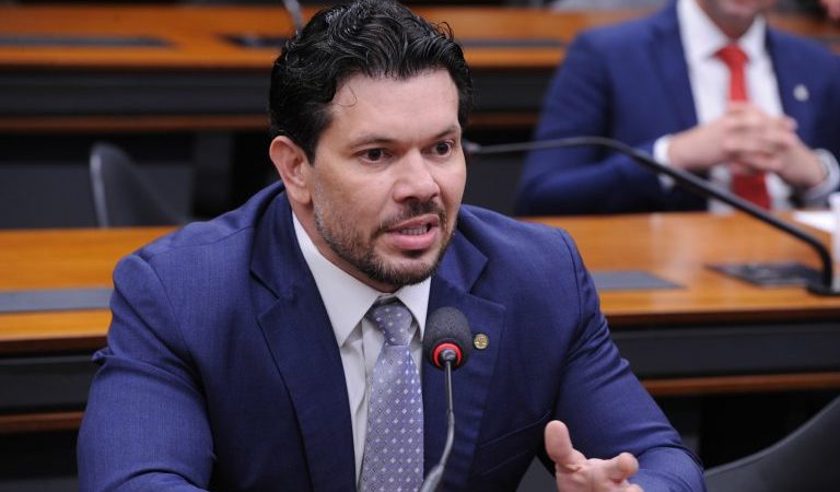 PEC integra servidores de ex-territórios à União