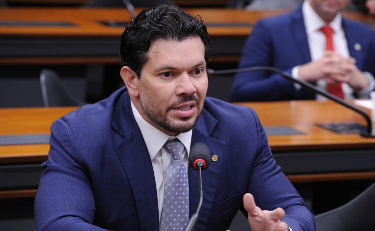 PEC integra servidores de ex-territórios à União
