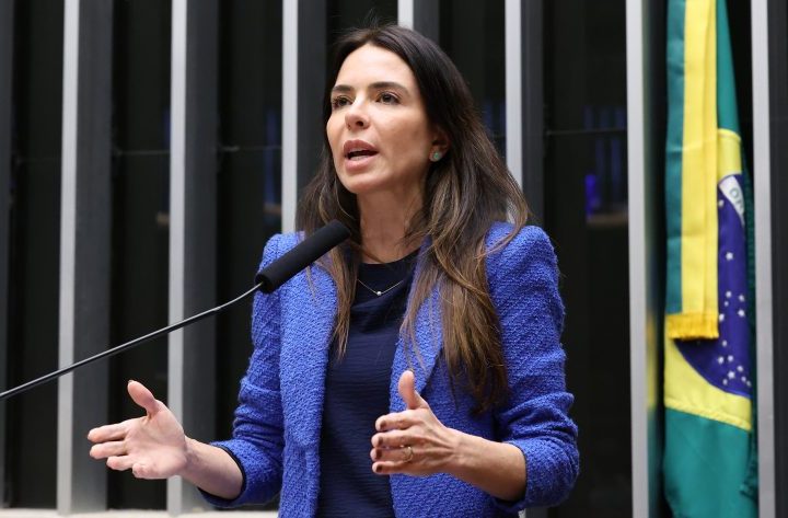Projeto torna facultativo ajuste no calendário escolar para que férias coincidam com Copa Feminina de 2027