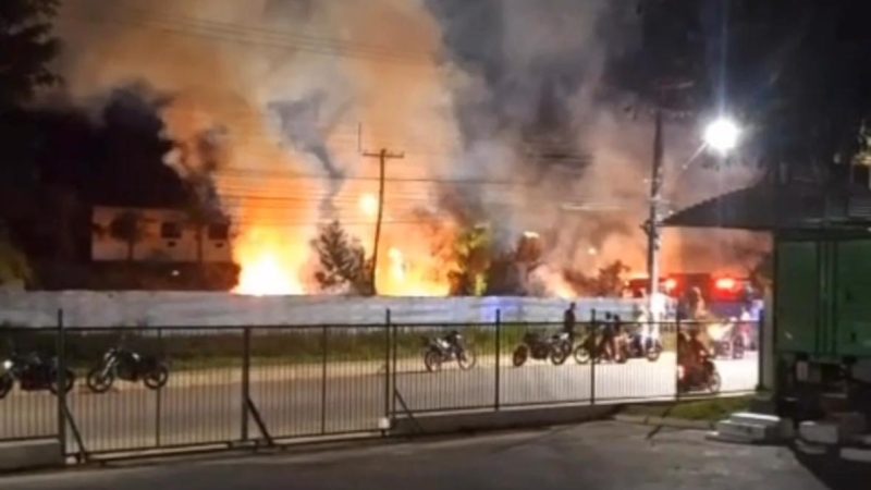 Incêndio de grandes proporções atinge prédio em Tefé