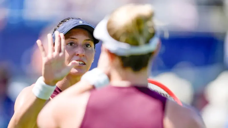 Luisa Stefani avança às oitavas de final nas duplas em Wimbledon
