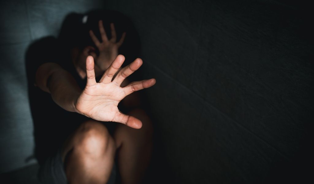 Mortes violentas caem 8,2% no país em 2025; feminicídios aumentam 4%