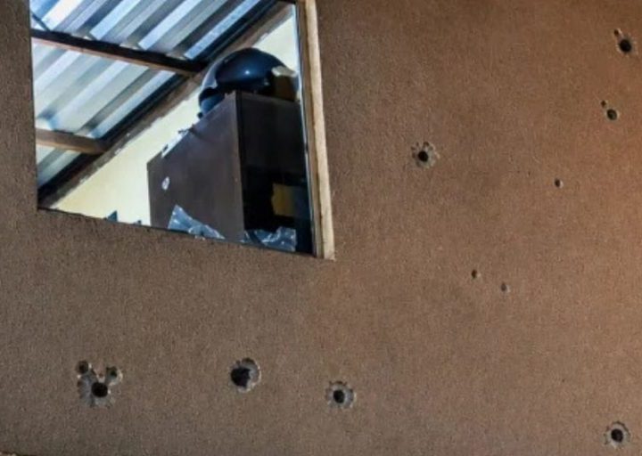 Comando Vermelho ataca a tiros segunda casa envolvendo policiais da PMAM, que mantém silêncio