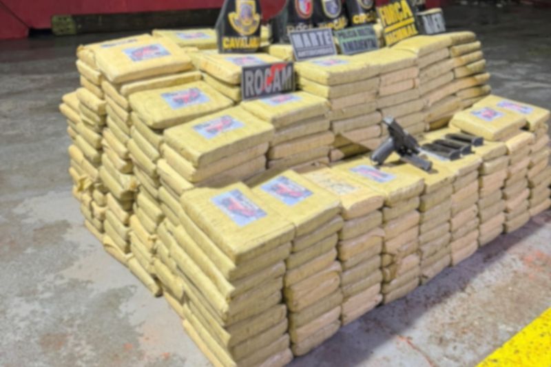 Policiais abordam barcos no AM e preendem droga avaliada em R$ 29,6 milhões