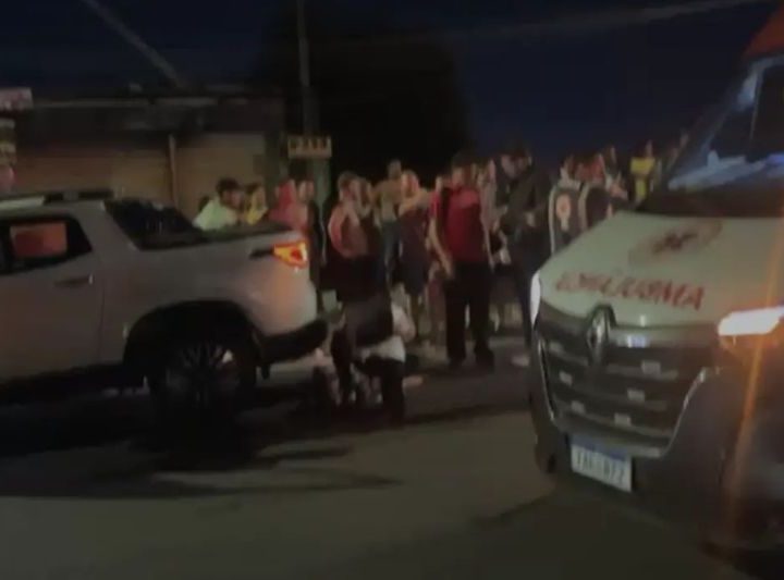Motorista passa mal, perde controle do carro e atropela quatro pessoas