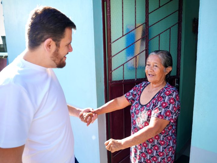 Prefeito Renato Junior retorna à rua Nossa Senhora da Conceição e confere resultado do asfaltamento no Cidade de Deus